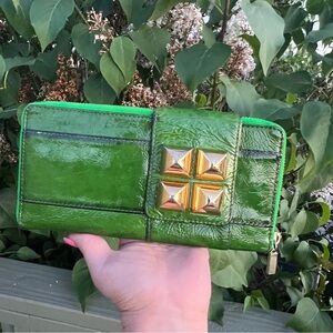 SHIH Vintage Green Patent Leather Wallet with Gold Studs